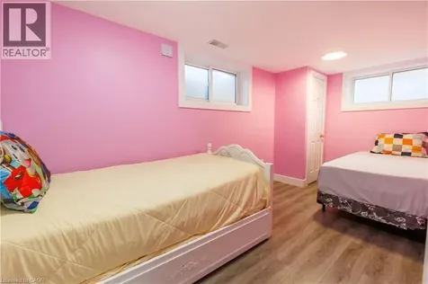 18 Silverdale Crescent London ON N5Z 4A4
