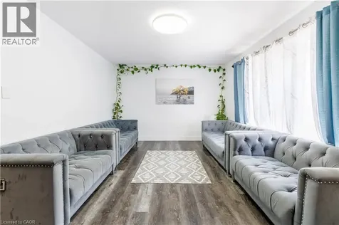 18 Silverdale Crescent London ON N5Z 4A4