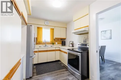 18 Silverdale Crescent London ON N5Z 4A4
