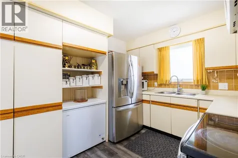 18 Silverdale Crescent London ON N5Z 4A4