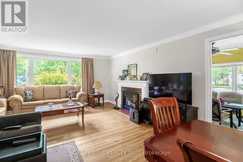 2201 Braeside Avenue Ottawa ON K1H 7J6
