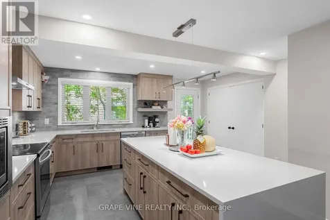 2201 Braeside Avenue Ottawa ON K1H 7J6