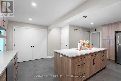2201 Braeside Avenue Ottawa ON K1H 7J6