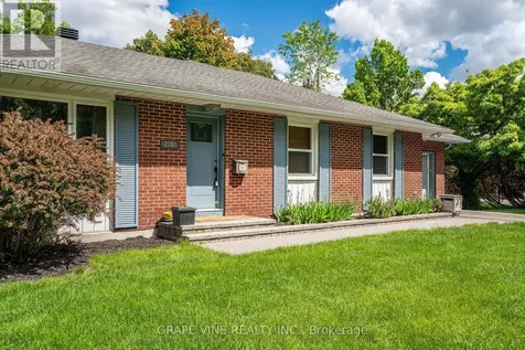 2201 Braeside Avenue Ottawa ON K1H 7J6