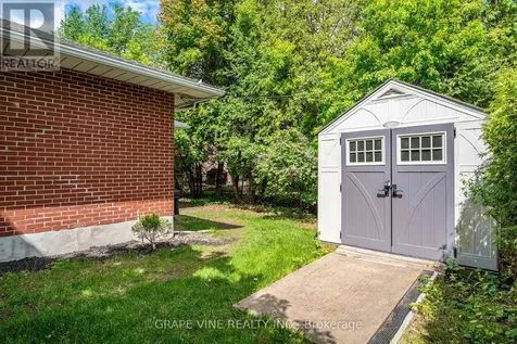 2201 Braeside Avenue Ottawa ON K1H 7J6