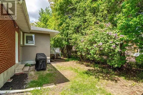 2201 Braeside Avenue Ottawa ON K1H 7J6