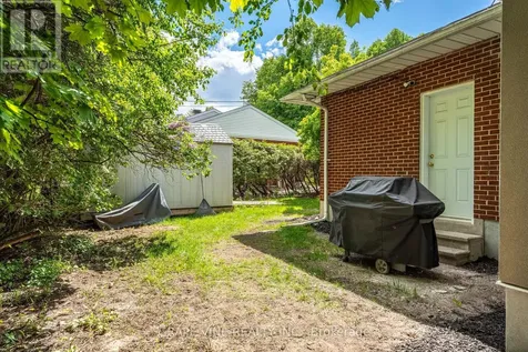 2201 Braeside Avenue Ottawa ON K1H 7J6