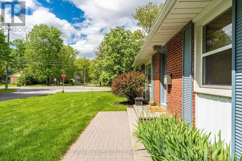 2201 Braeside Avenue Ottawa ON K1H 7J6