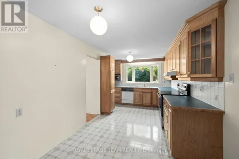 548 Rivershore Crescent Ottawa ON K1J 7Y7