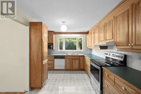 548 Rivershore Crescent Ottawa ON K1J 7Y7