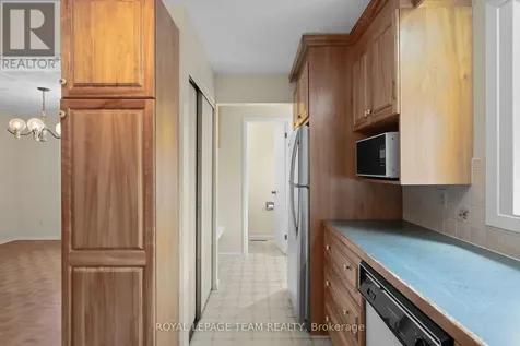 548 Rivershore Crescent Ottawa ON K1J 7Y7