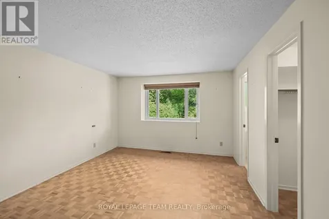 548 Rivershore Crescent Ottawa ON K1J 7Y7