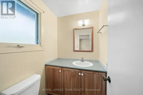 548 Rivershore Crescent Ottawa ON K1J 7Y7