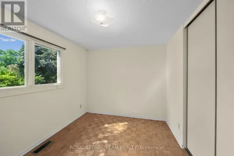 548 Rivershore Crescent Ottawa ON K1J 7Y7