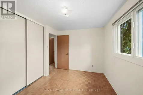 548 Rivershore Crescent Ottawa ON K1J 7Y7