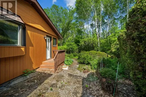 548 Rivershore Crescent Ottawa ON K1J 7Y7