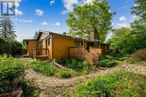 548 Rivershore Crescent Ottawa ON K1J 7Y7