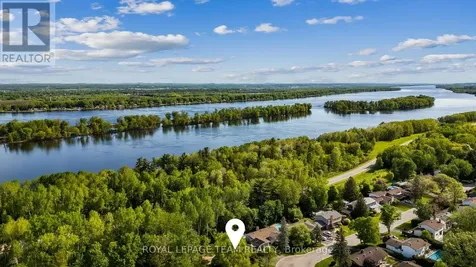 548 Rivershore Crescent Ottawa ON K1J 7Y7
