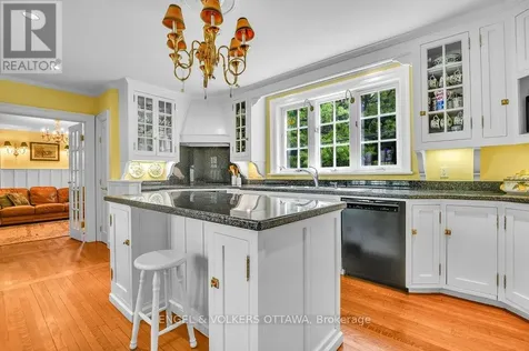 202 Cloverdale Road Ottawa ON K1M 0X2