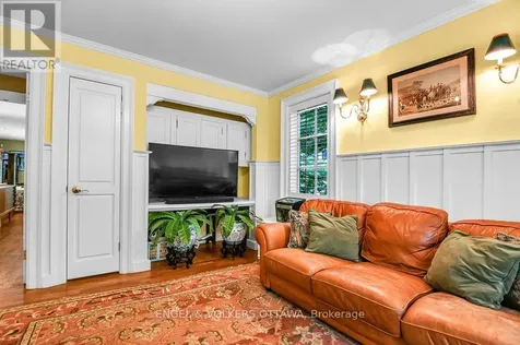 202 Cloverdale Road Ottawa ON K1M 0X2
