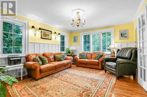 202 Cloverdale Road Ottawa ON K1M 0X2