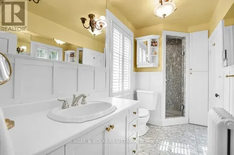 202 Cloverdale Road Ottawa ON K1M 0X2