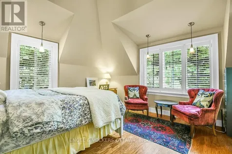202 Cloverdale Road Ottawa ON K1M 0X2