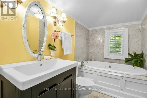 202 Cloverdale Road Ottawa ON K1M 0X2