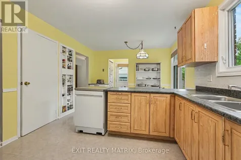 18 Highpark Crescent Ottawa ON K1B 3G8