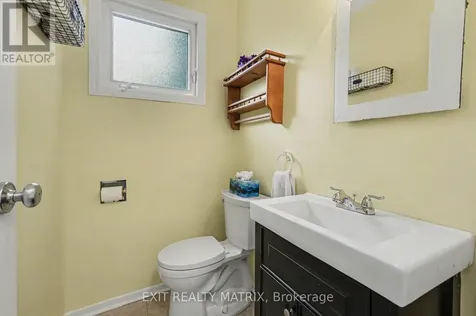 18 Highpark Crescent Ottawa ON K1B 3G8