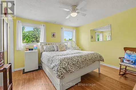 18 Highpark Crescent Ottawa ON K1B 3G8
