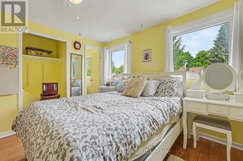 18 Highpark Crescent Ottawa ON K1B 3G8