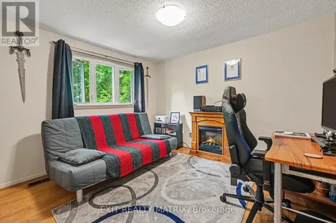 18 Highpark Crescent Ottawa ON K1B 3G8