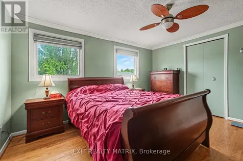 18 Highpark Crescent Ottawa ON K1B 3G8