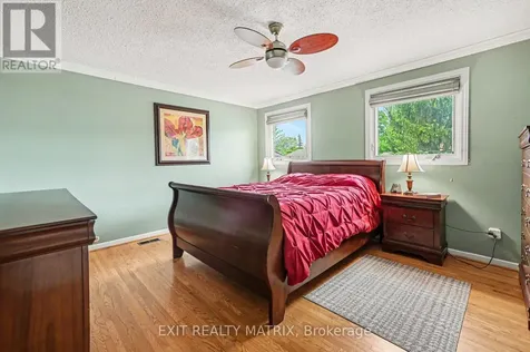 18 Highpark Crescent Ottawa ON K1B 3G8