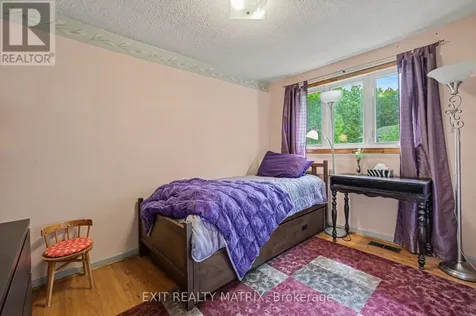 18 Highpark Crescent Ottawa ON K1B 3G8