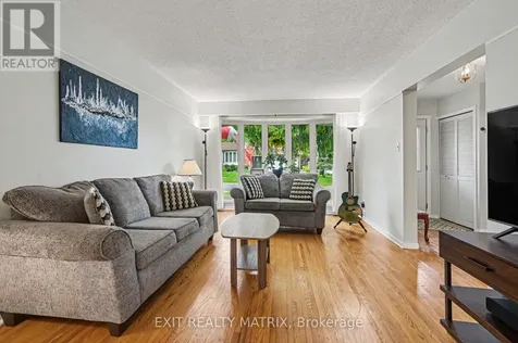 18 Highpark Crescent Ottawa ON K1B 3G8