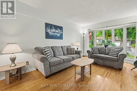 18 Highpark Crescent Ottawa ON K1B 3G8