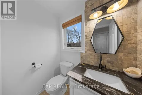 4 Bobcat Way Ottawa ON K2S 1P3