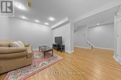 4 Bobcat Way Ottawa ON K2S 1P3