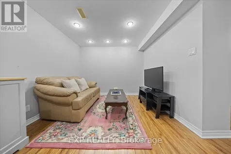 4 Bobcat Way Ottawa ON K2S 1P3