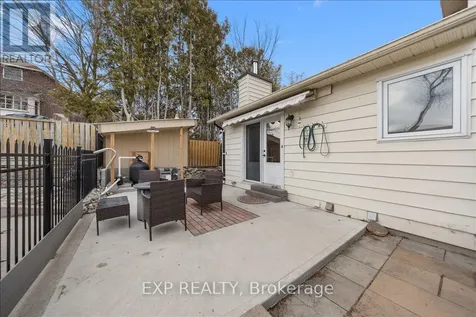 4 Bobcat Way Ottawa ON K2S 1P3