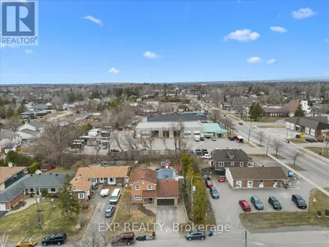 4 Bobcat Way Ottawa ON K2S 1P3