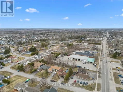 4 Bobcat Way Ottawa ON K2S 1P3