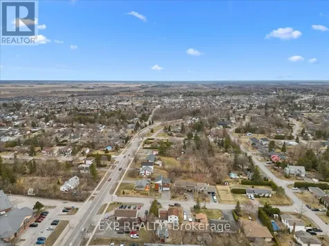 4 Bobcat Way Ottawa ON K2S 1P3