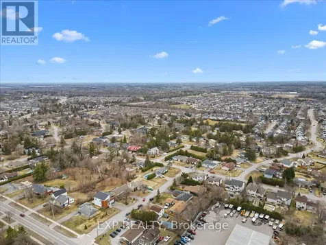 4 Bobcat Way Ottawa ON K2S 1P3