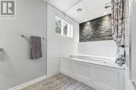 22 Country Lane Petawawa ON K8H 3J7