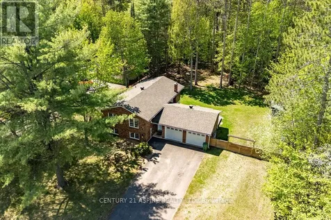 22 Country Lane Petawawa ON K8H 3J7