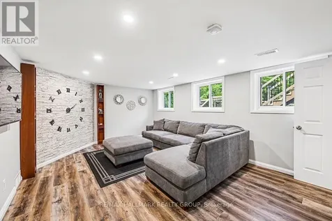 13 Bathurst Street Ottawa ON K2W 1A7