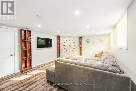 13 Bathurst Street Ottawa ON K2W 1A7
